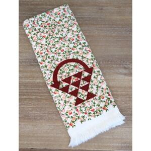 Vintage 80s Wamsutta Heritage Cotton Bath Towel w/Basket Quilt Floral Fringe